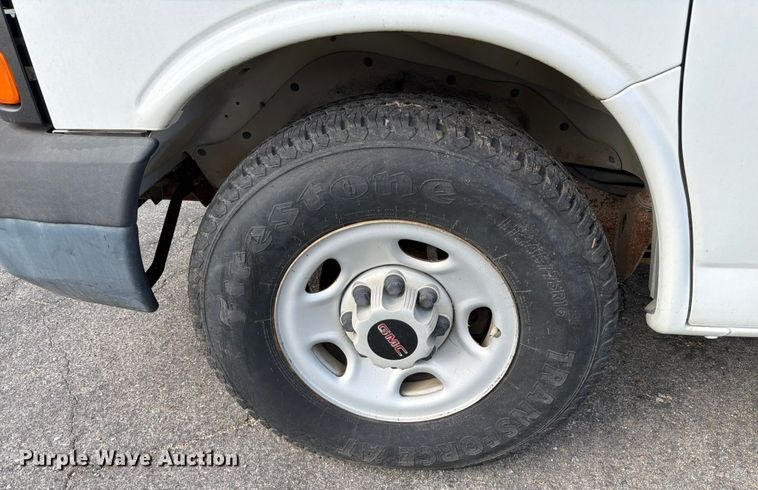 image for item DX5814 2004 GMC Savana utility van