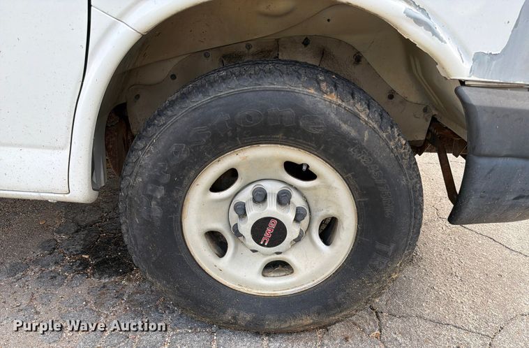 image for item DX5814 2004 GMC Savana utility van