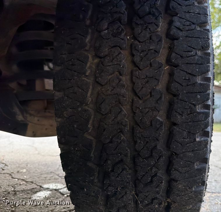 image for item DX5814 2004 GMC Savana utility van