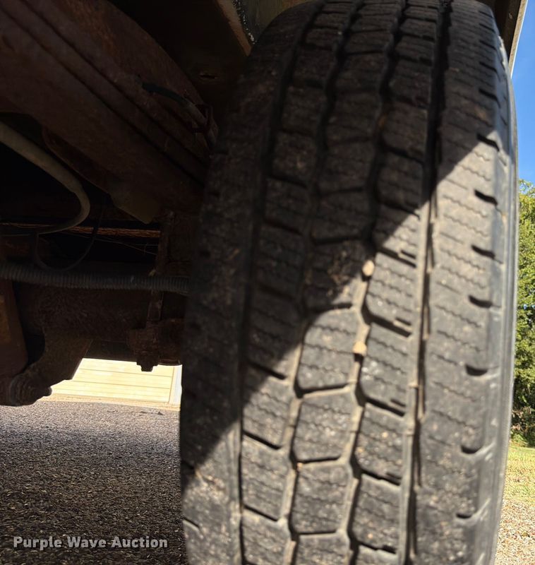 image for item DX5814 2004 GMC Savana utility van