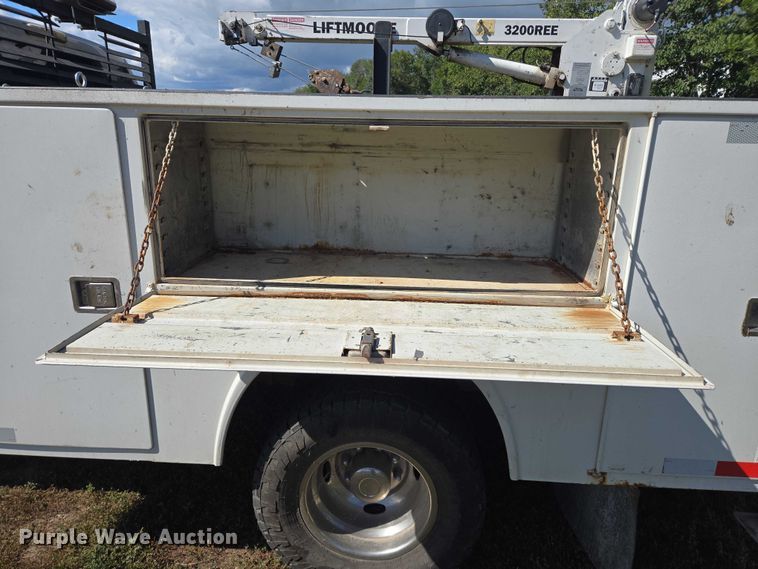 image for item DY1126 2012 Ford F350 Super Duty SuperCab utility bed pickup truck