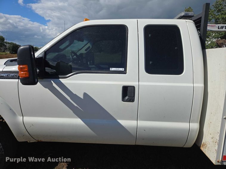 image for item DY1126 2012 Ford F350 Super Duty SuperCab utility bed pickup truck