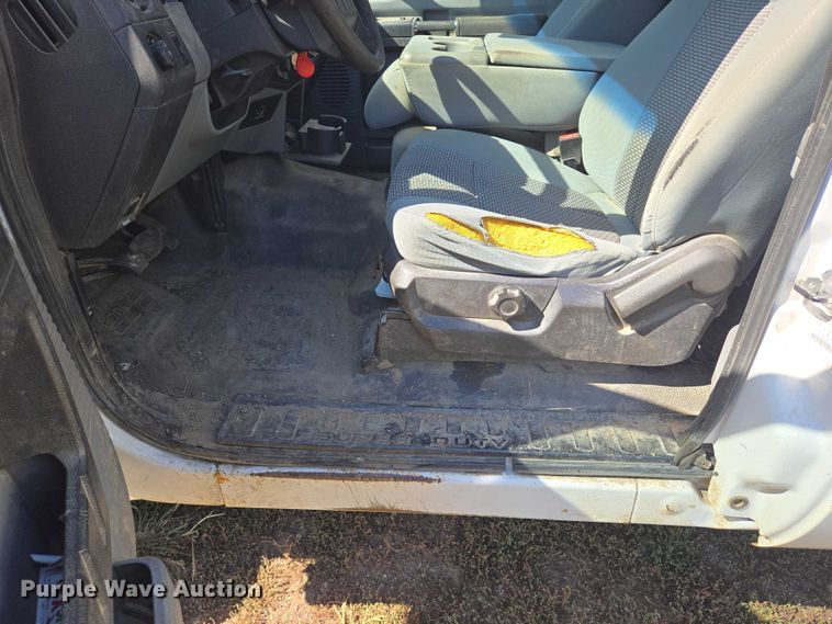 image for item DY1126 2012 Ford F350 Super Duty SuperCab utility bed pickup truck