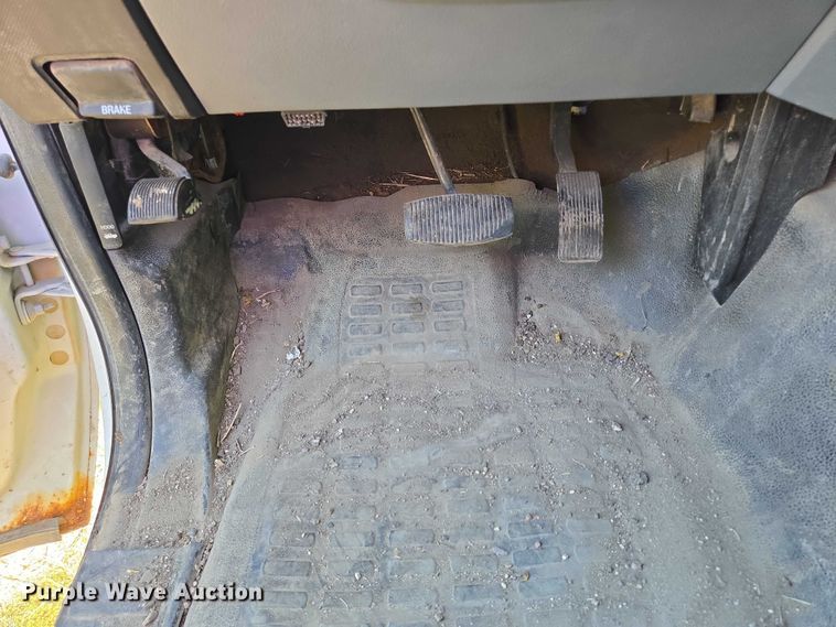 image for item DY1126 2012 Ford F350 Super Duty SuperCab utility bed pickup truck