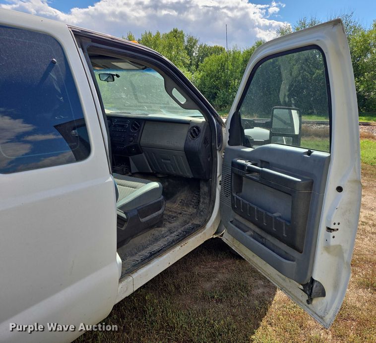 image for item DY1126 2012 Ford F350 Super Duty SuperCab utility bed pickup truck