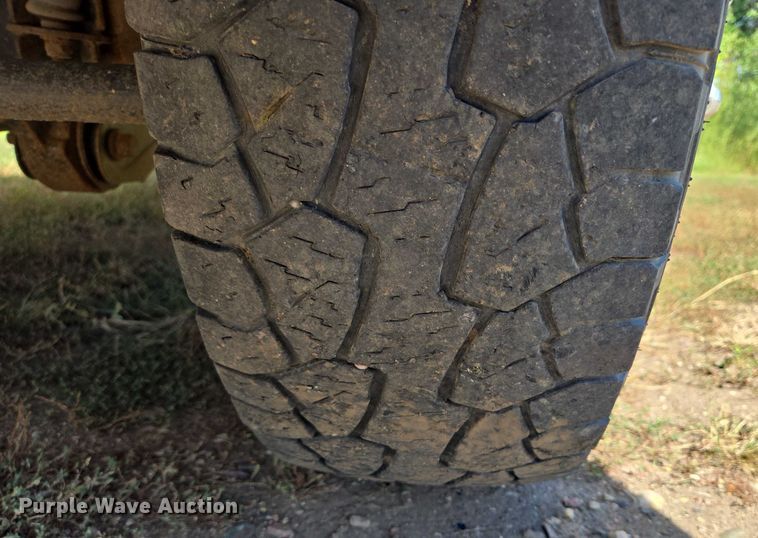 image for item DY1126 2012 Ford F350 Super Duty SuperCab utility bed pickup truck