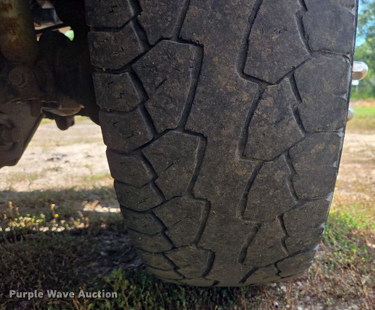 image for item DY1126 2012 Ford F350 Super Duty SuperCab utility bed pickup truck