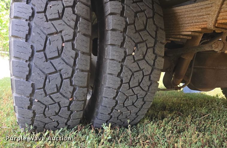 image for item DY1126 2012 Ford F350 Super Duty SuperCab utility bed pickup truck