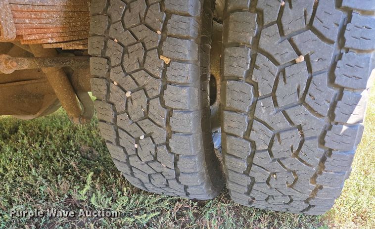 image for item DY1126 2012 Ford F350 Super Duty SuperCab utility bed pickup truck