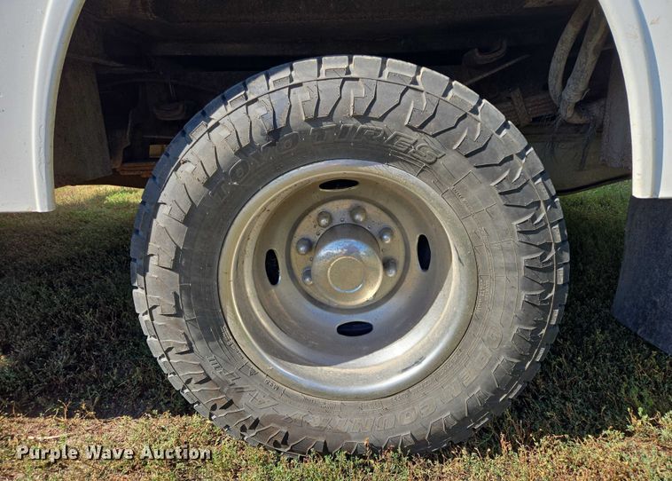 image for item DY1126 2012 Ford F350 Super Duty SuperCab utility bed pickup truck