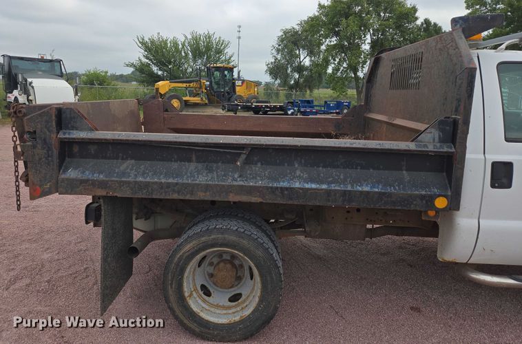 image for item DY1142 2001 Ford F450 Super Duty dump truck