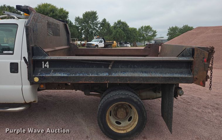 image for item DY1142 2001 Ford F450 Super Duty dump truck