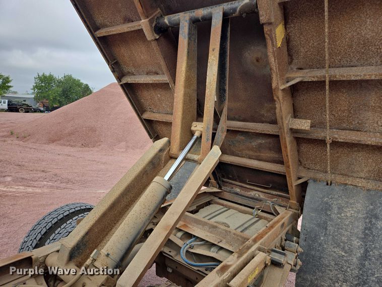 image for item DY1142 2001 Ford F450 Super Duty dump truck