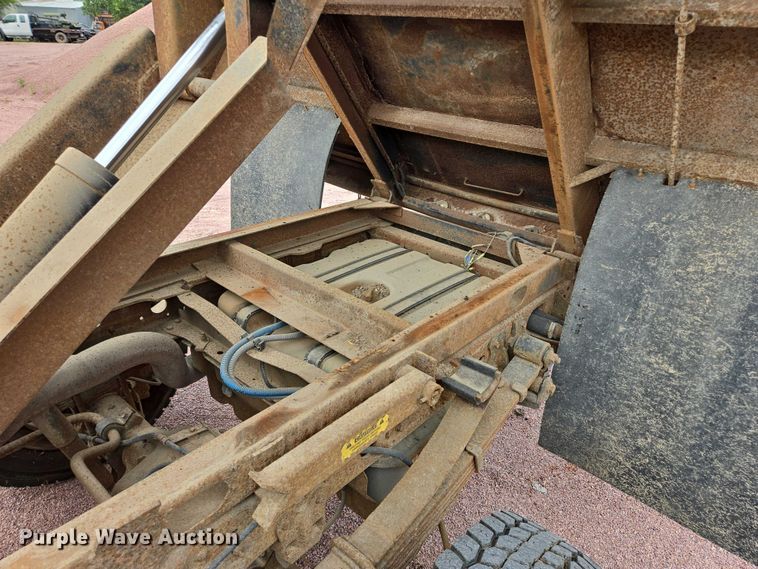 image for item DY1142 2001 Ford F450 Super Duty dump truck