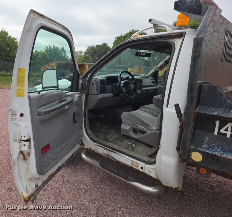 image for item DY1142 2001 Ford F450 Super Duty dump truck