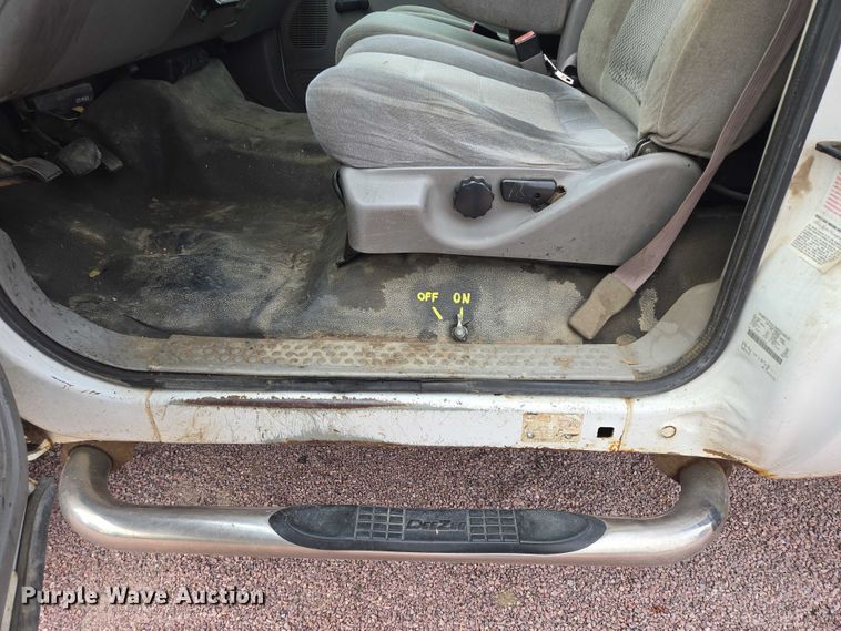 image for item DY1142 2001 Ford F450 Super Duty dump truck