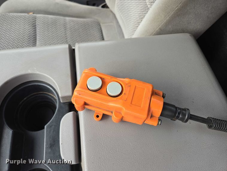 image for item DY1142 2001 Ford F450 Super Duty dump truck