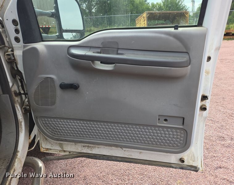 image for item DY1142 2001 Ford F450 Super Duty dump truck