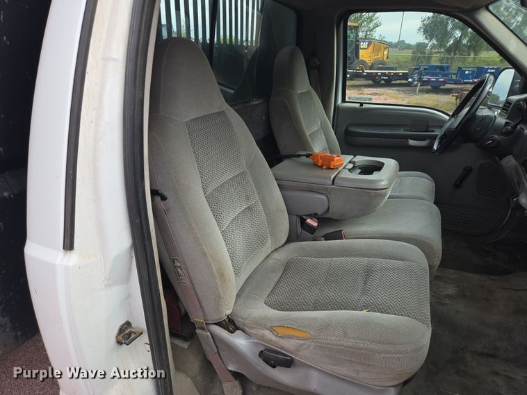 image for item DY1142 2001 Ford F450 Super Duty dump truck