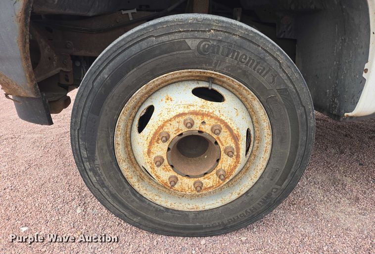 image for item DY1142 2001 Ford F450 Super Duty dump truck