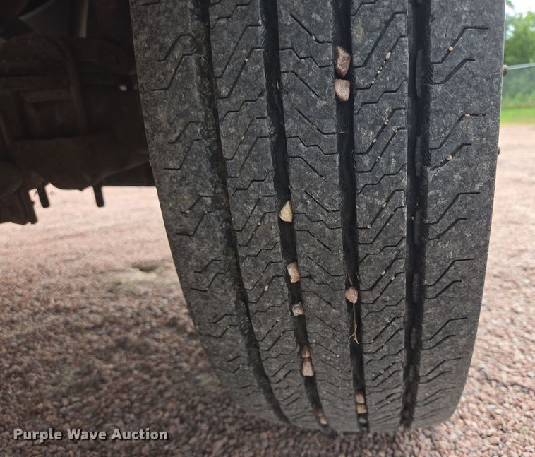 image for item DY1142 2001 Ford F450 Super Duty dump truck