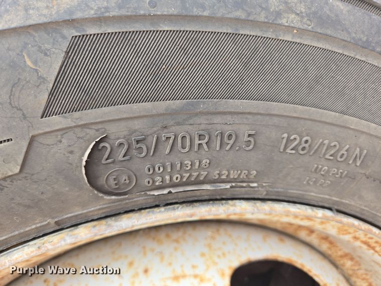 image for item DY1142 2001 Ford F450 Super Duty dump truck