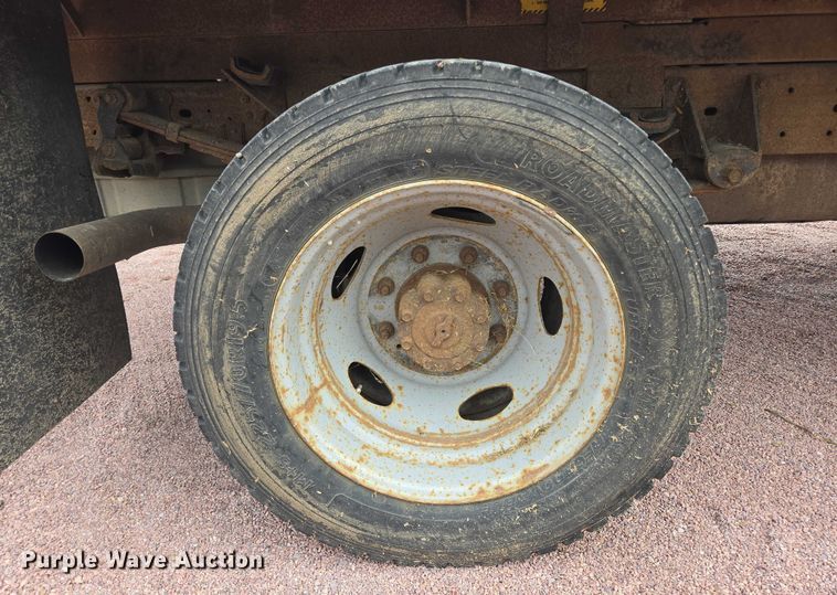 image for item DY1142 2001 Ford F450 Super Duty dump truck