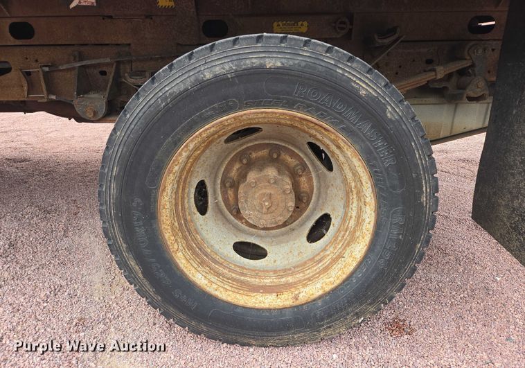 image for item DY1142 2001 Ford F450 Super Duty dump truck