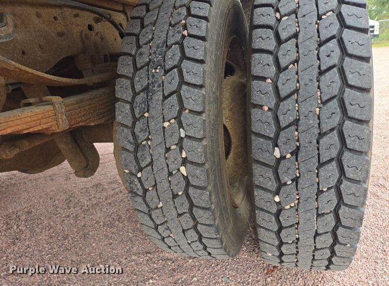 image for item DY1142 2001 Ford F450 Super Duty dump truck