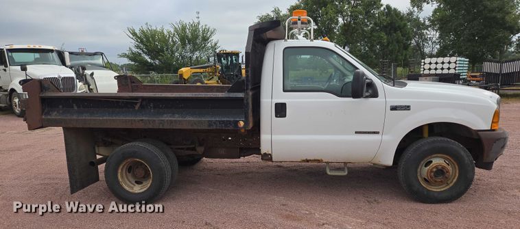 image for item DY1143 2001 Ford F350 Super Duty dump bed pickup truck