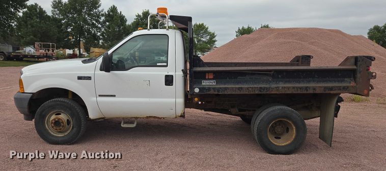 image for item DY1143 2001 Ford F350 Super Duty dump bed pickup truck