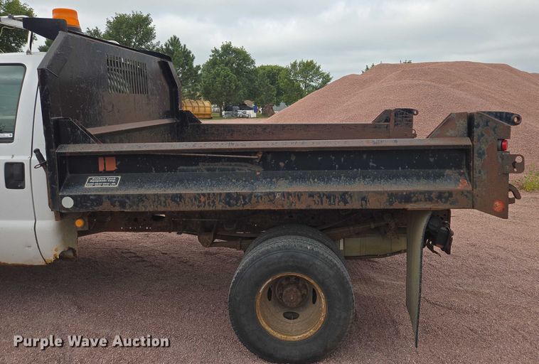 image for item DY1143 2001 Ford F350 Super Duty dump bed pickup truck