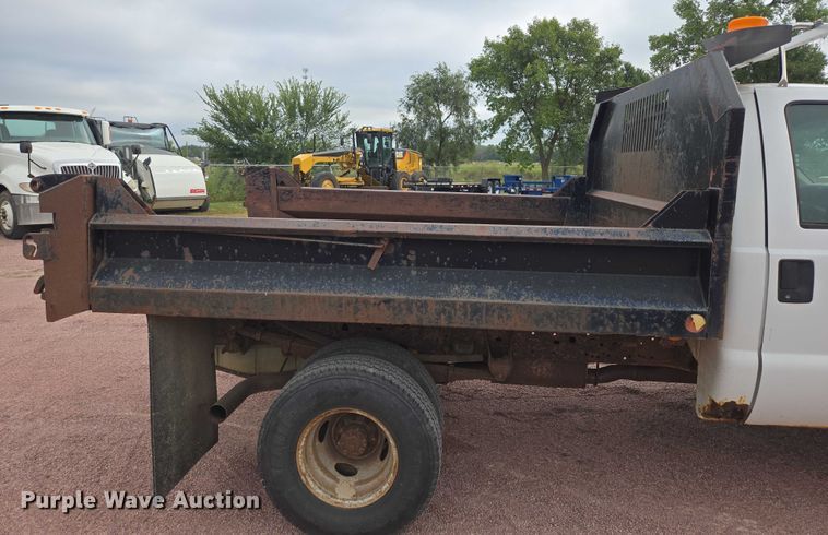 image for item DY1143 2001 Ford F350 Super Duty dump bed pickup truck