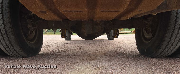 image for item DY1143 2001 Ford F350 Super Duty dump bed pickup truck