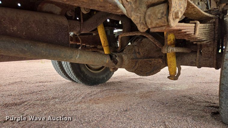 image for item DY1143 2001 Ford F350 Super Duty dump bed pickup truck