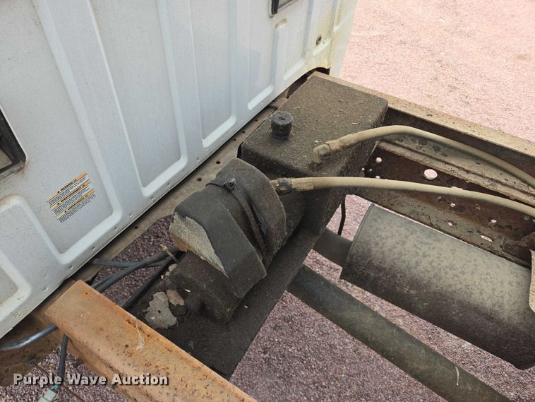 image for item DY1143 2001 Ford F350 Super Duty dump bed pickup truck