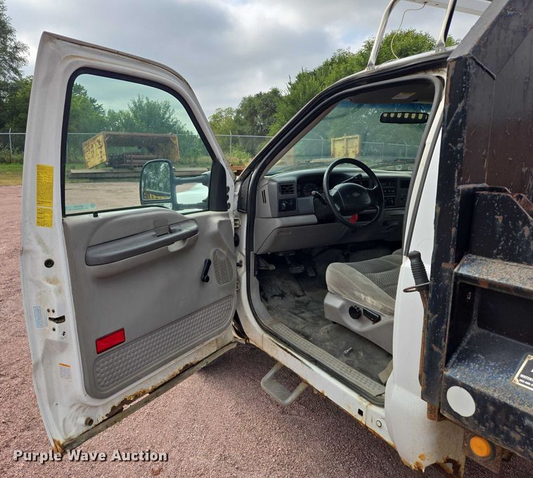 image for item DY1143 2001 Ford F350 Super Duty dump bed pickup truck