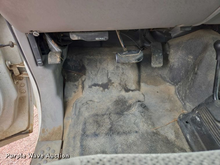 image for item DY1143 2001 Ford F350 Super Duty dump bed pickup truck