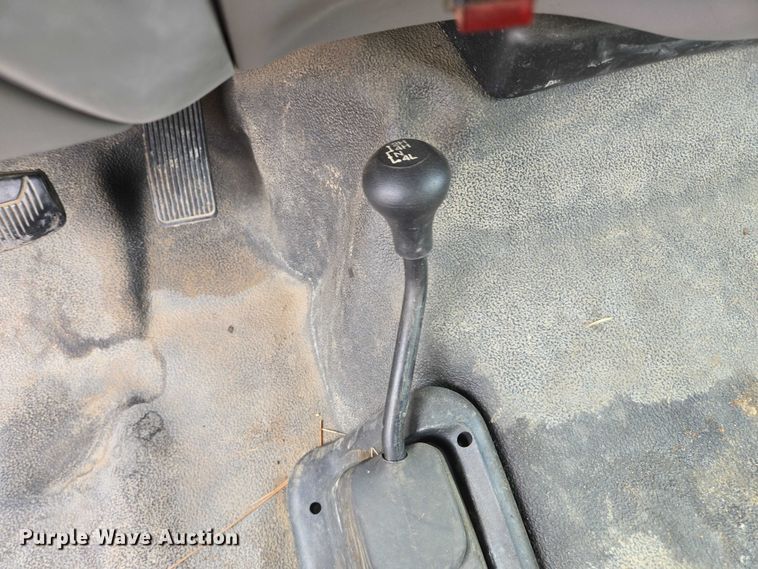 image for item DY1143 2001 Ford F350 Super Duty dump bed pickup truck