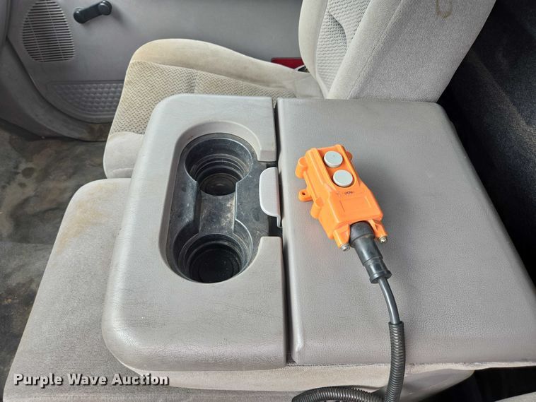 image for item DY1143 2001 Ford F350 Super Duty dump bed pickup truck