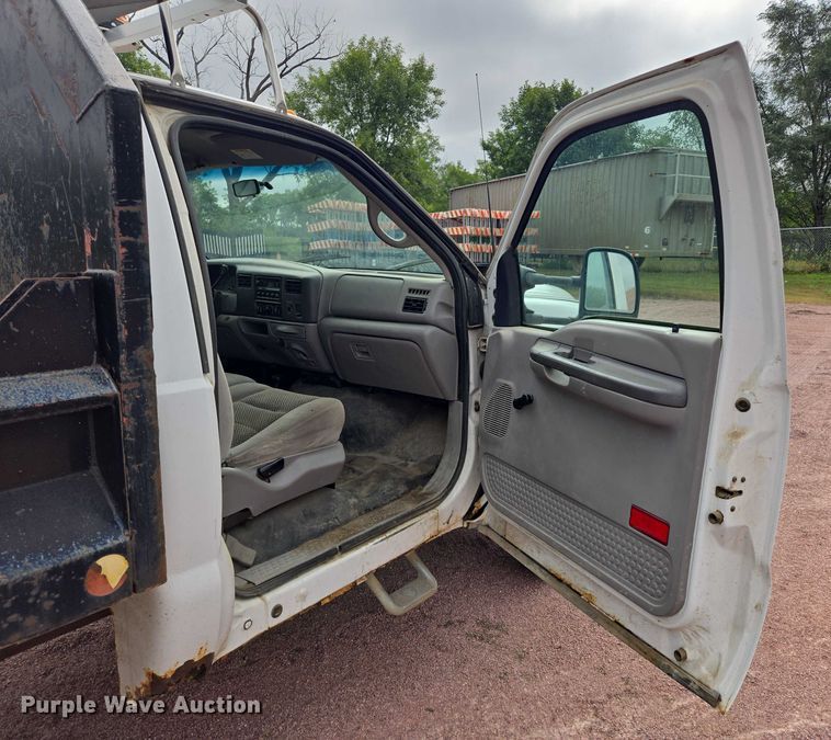 image for item DY1143 2001 Ford F350 Super Duty dump bed pickup truck