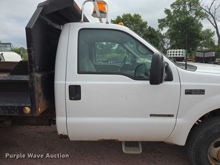 image for item DY1143 2001 Ford F350 Super Duty dump bed pickup truck