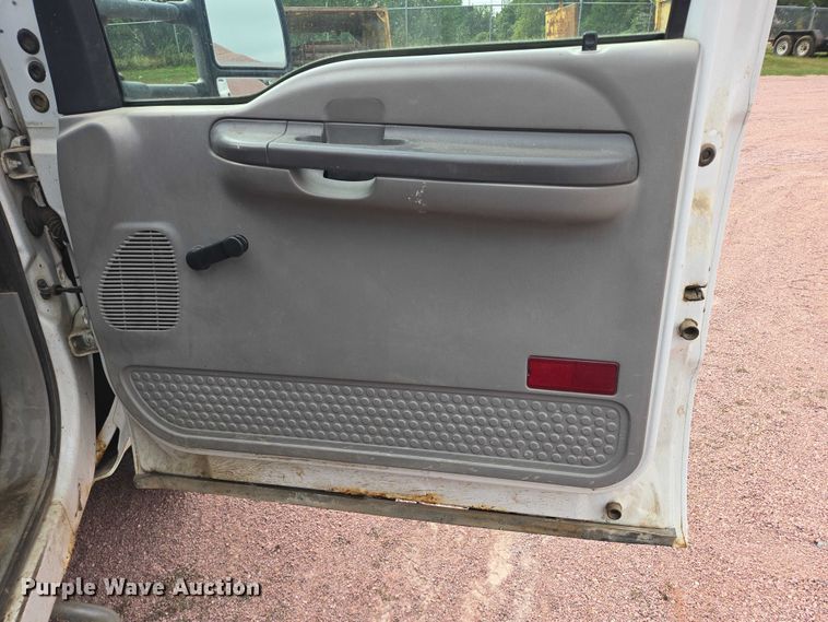 image for item DY1143 2001 Ford F350 Super Duty dump bed pickup truck