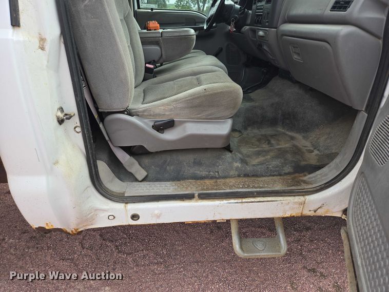 image for item DY1143 2001 Ford F350 Super Duty dump bed pickup truck