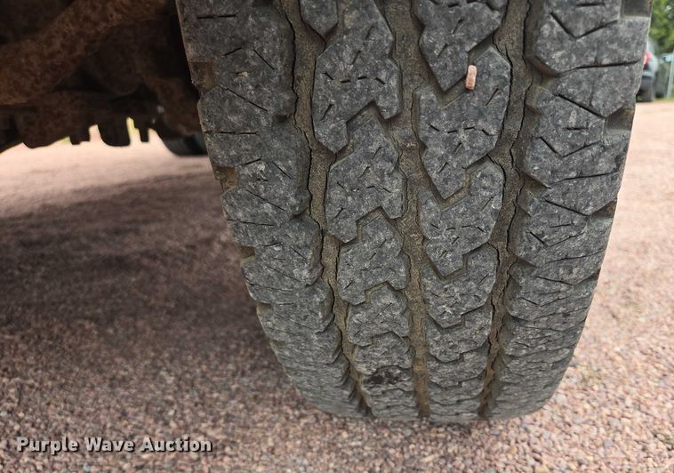 image for item DY1143 2001 Ford F350 Super Duty dump bed pickup truck