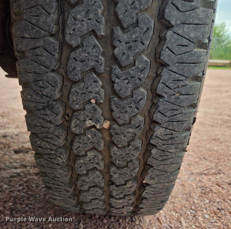 image for item DY1143 2001 Ford F350 Super Duty dump bed pickup truck