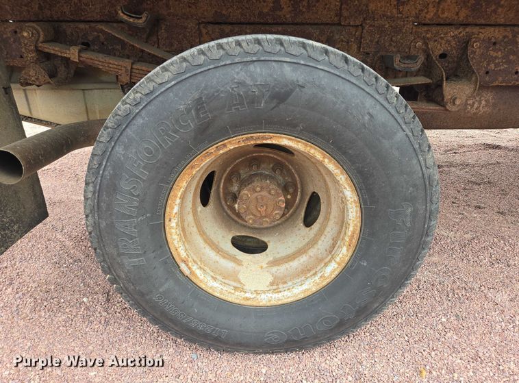 image for item DY1143 2001 Ford F350 Super Duty dump bed pickup truck