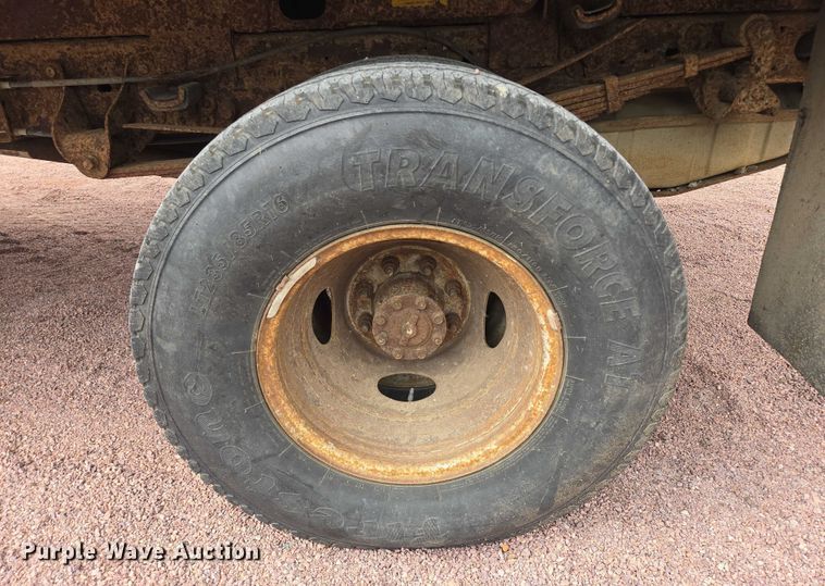 image for item DY1143 2001 Ford F350 Super Duty dump bed pickup truck