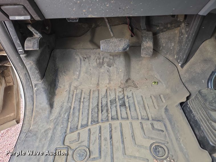 image for item DY1144 2012 Ford F450 Super Duty flatbed truck