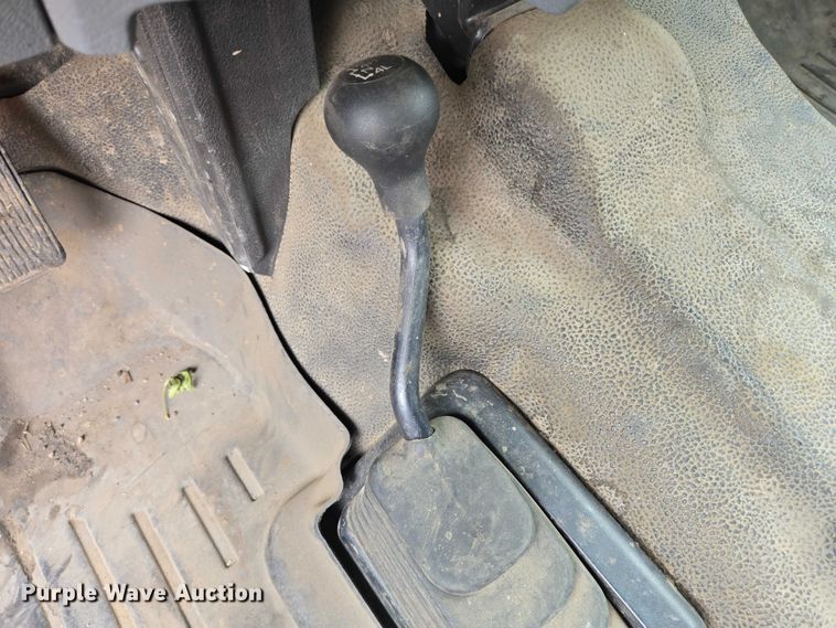 image for item DY1144 2012 Ford F450 Super Duty flatbed truck